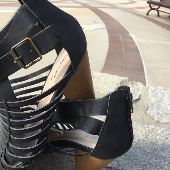 QUPID 10 Chamber 23 heeled zipper bootie Black Sandals - Picture 8 of 14